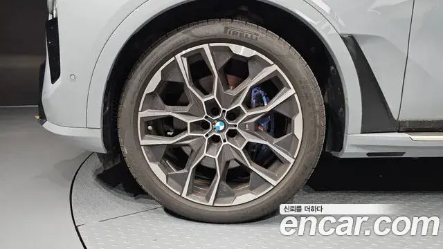 BMW X7 2024 — Photo 24/32