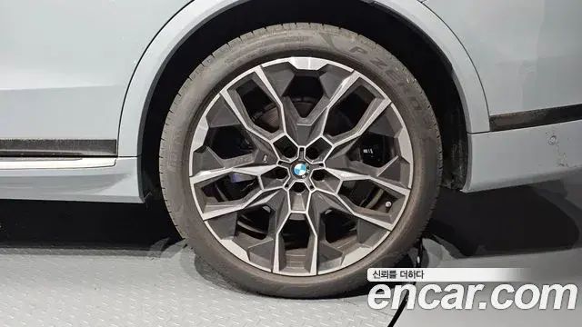 BMW X7 2024 — Photo 19/32