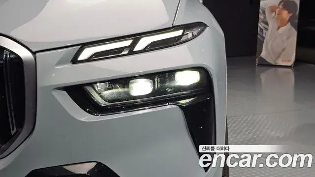BMW X7 2024 — Photo 25/32