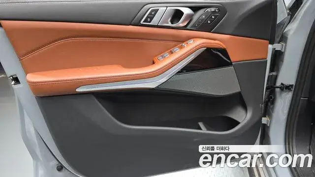 BMW X7 2024 — Photo 16/32