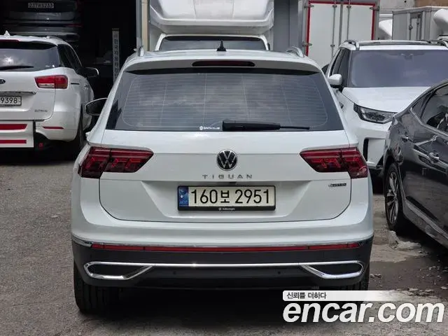 Volkswagen Tiguan 2023 — Photo 16/18
