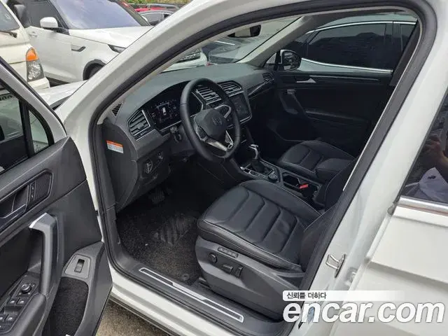Volkswagen Tiguan 2023 — Photo 12/18