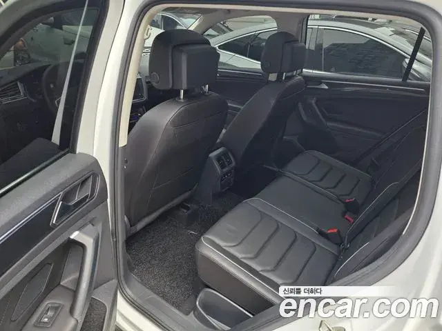Volkswagen Tiguan 2023 — Photo 3/18