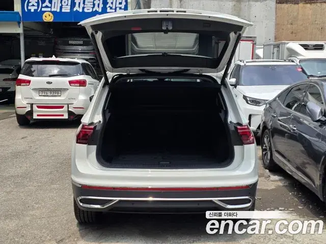 Volkswagen Tiguan 2023 — Photo 4/18