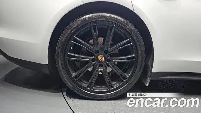 Porsche Panamera 2018 — Photo 25/30