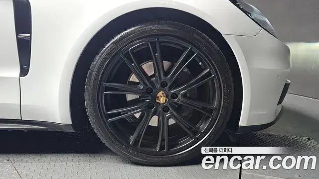 Porsche Panamera 2018 — Photo 9/30