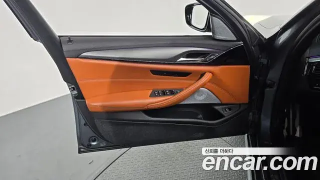 BMW M5 2019 — Şəkil 10/34