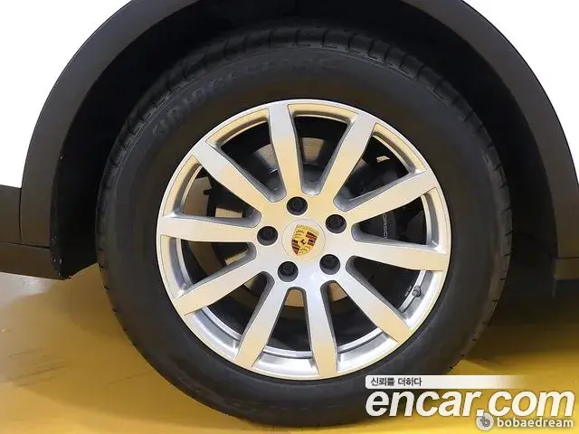 Porsche Cayenne 2019 — ფოტო 7/20
