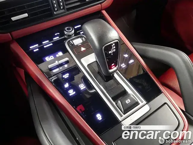 Porsche Cayenne 2019 — ფოტო 15/20