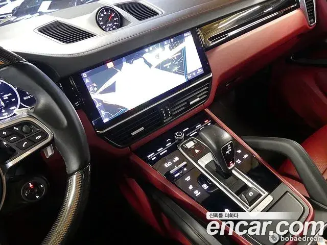 Porsche Cayenne 2019 — ფოტო 14/20