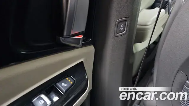 Kia Carnival 2022 — Фото 19/20