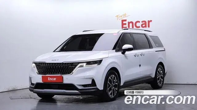 Kia Carnival 2023 — Фото 1/20
