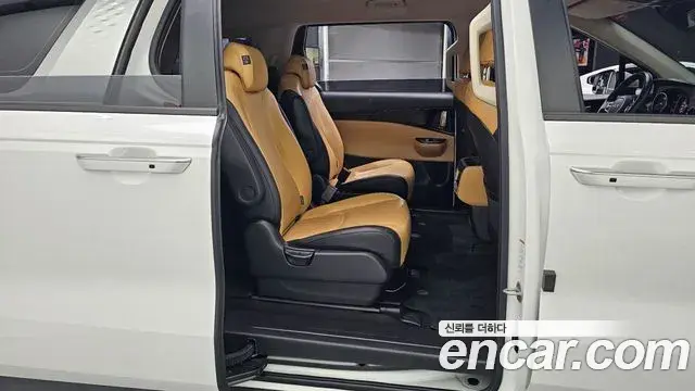 Kia Carnival 2023 — Фото 12/20