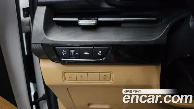 Kia Carnival 2023 — Фото 17/20