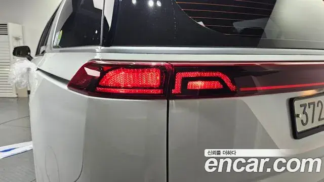 Kia Carnival 2023 — Şəkil 17/30