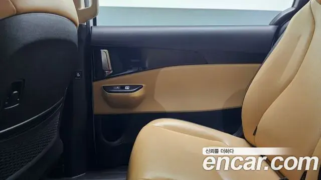 Kia Carnival 2023 — Şəkil 11/30