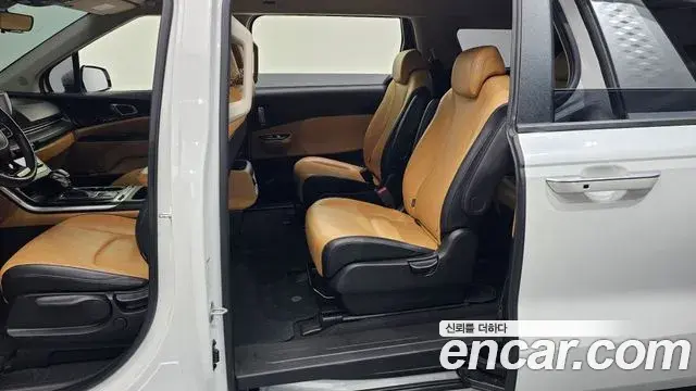 Kia Carnival 2023 — Şəkil 13/30