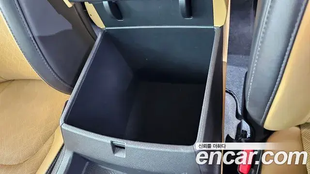 Kia Carnival 2023 — Şəkil 25/30