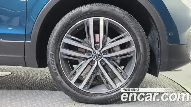 Volkswagen Tiguan 2023 — Photo 21/33