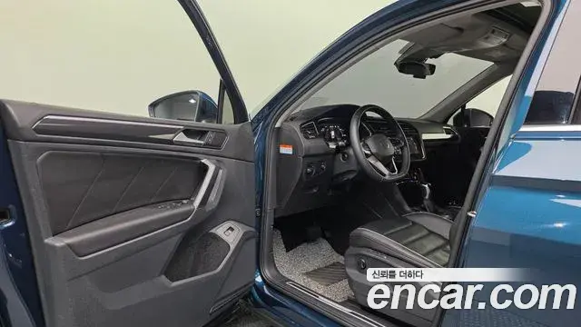 Volkswagen Tiguan 2023 — Photo 4/33