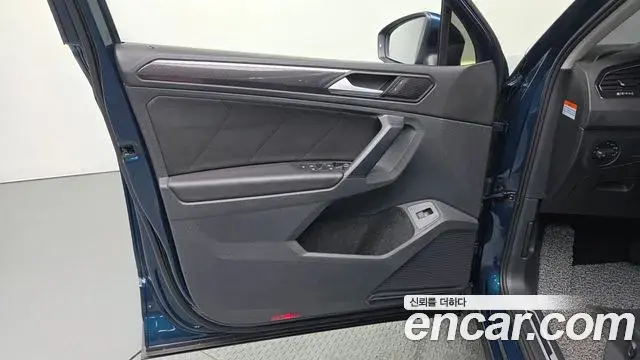 Volkswagen Tiguan 2023 — Photo 25/33