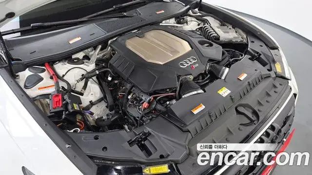 Audi RS6 2021 — Photo 19/34