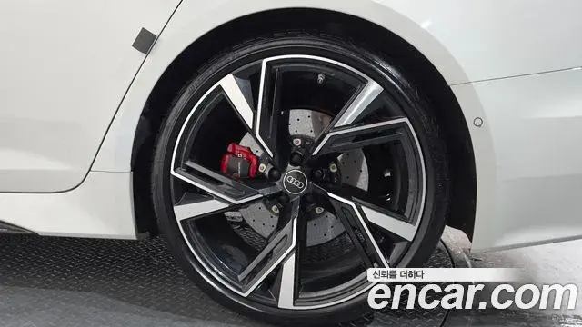 Audi RS6 2021 — Photo 28/34