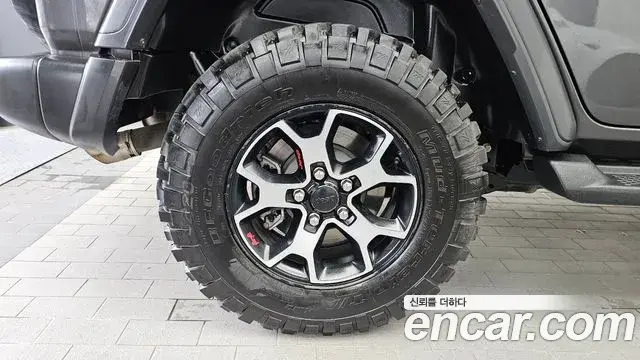 Jeep Wrangler 2021 — Photo 24/28