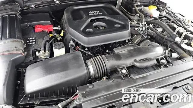 Jeep Wrangler 2021 — Photo 18/28