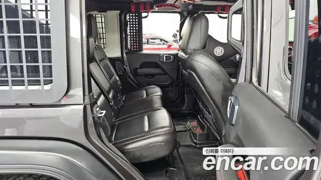 Jeep Wrangler 2021 — Photo 21/28