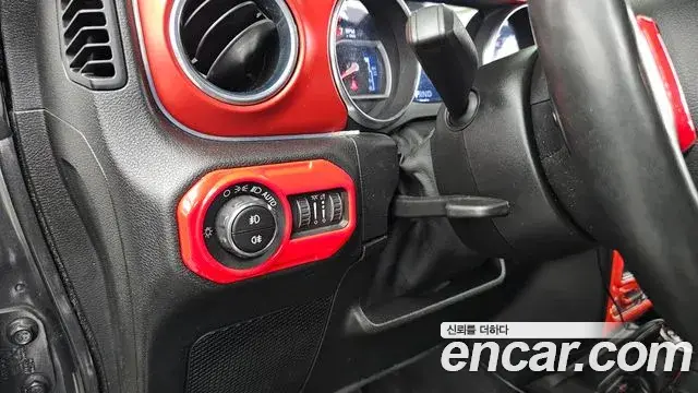 Jeep Wrangler 2021 — Photo 25/28
