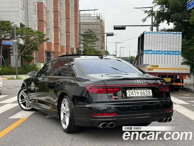 Audi S8 2020 — ფოტო 15/20