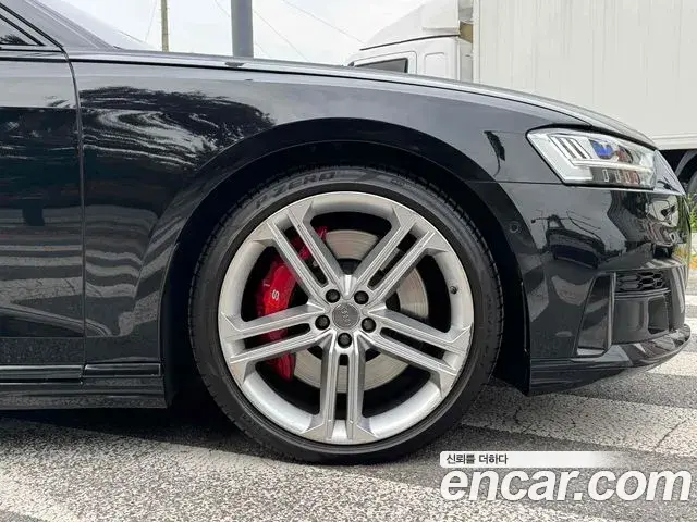 Audi S8 2020 — ფოტო 8/20