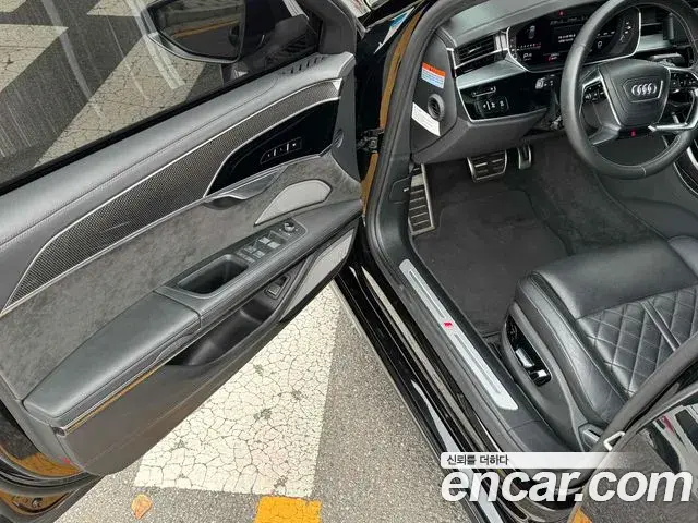 Audi S8 2020 — ფოტო 4/20