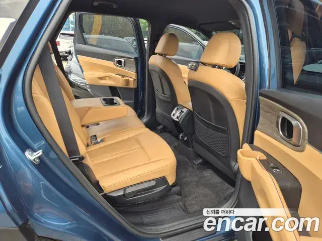 Kia Sorento 2023 — Фото 10/20