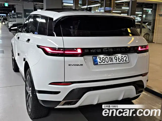 Land Rover Range Rover Evoque 2025 — ფოტო 8/20