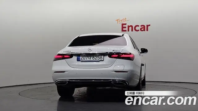 Mercedes-Benz E-Class 2023 — Фото 4/20
