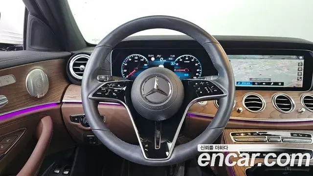 Mercedes-Benz E-Class 2023 — Фото 13/20