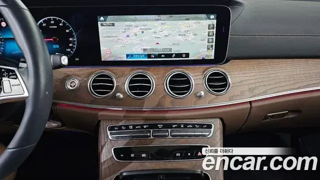 Mercedes-Benz E-Class 2023 — Фото 14/20