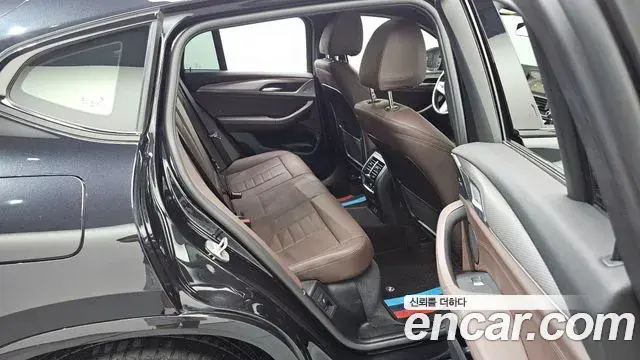BMW X4 2021 — Фото 12/20