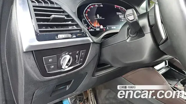 BMW X4 2021 — Şəkil 16/31