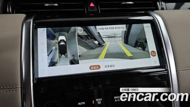 Land Rover Discovery Sport 2021 — Фото 16/20