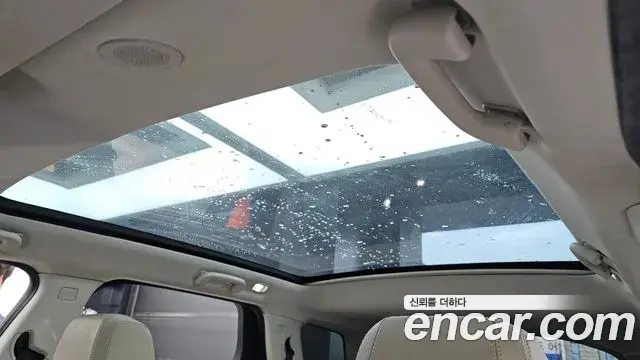 Land Rover Discovery Sport 2021 — Фото 18/20