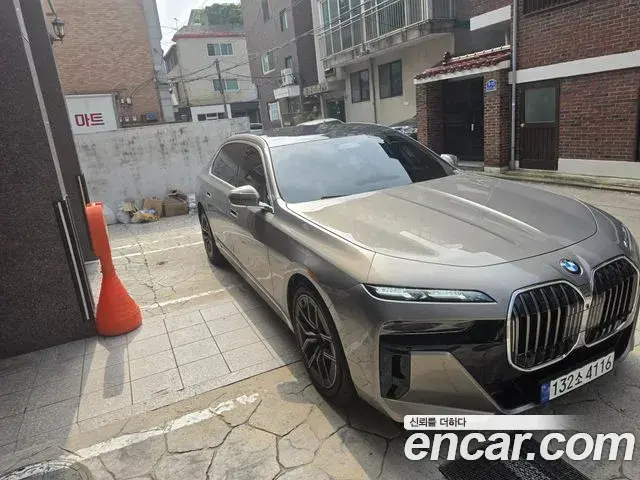BMW 7 Series 2023 — Photo 2/14