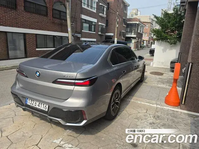BMW 7 Series 2023 — Photo 12/14