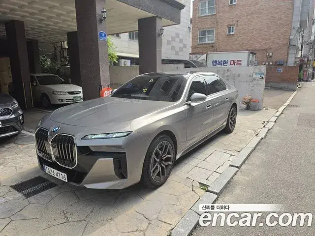 BMW 7 Series 2023 — Photo 13/14