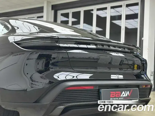 Porsche Taycan 2021 — Photo 12/20