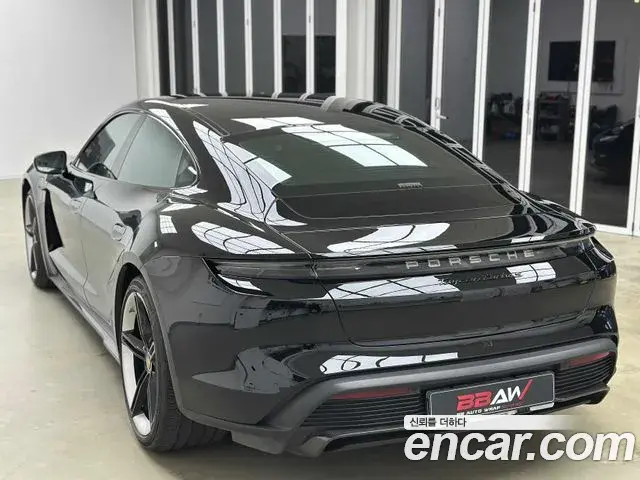 Porsche Taycan 2021 — Photo 5/20