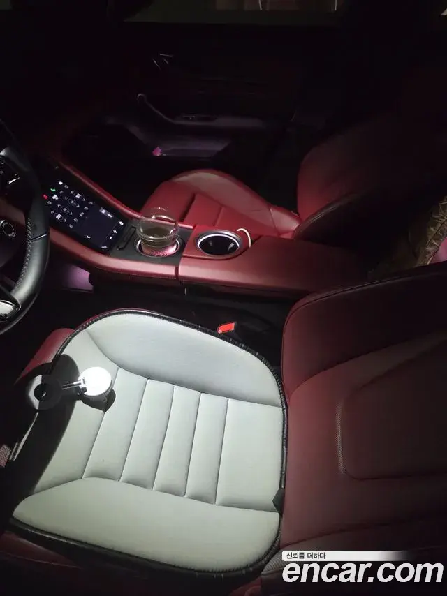Porsche Taycan 2021 — Photo 17/20