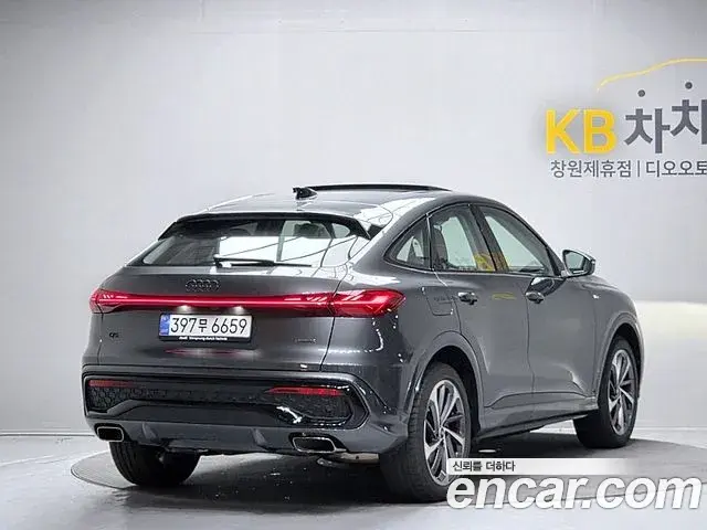 Audi Q5 2025 — Фото 2/20